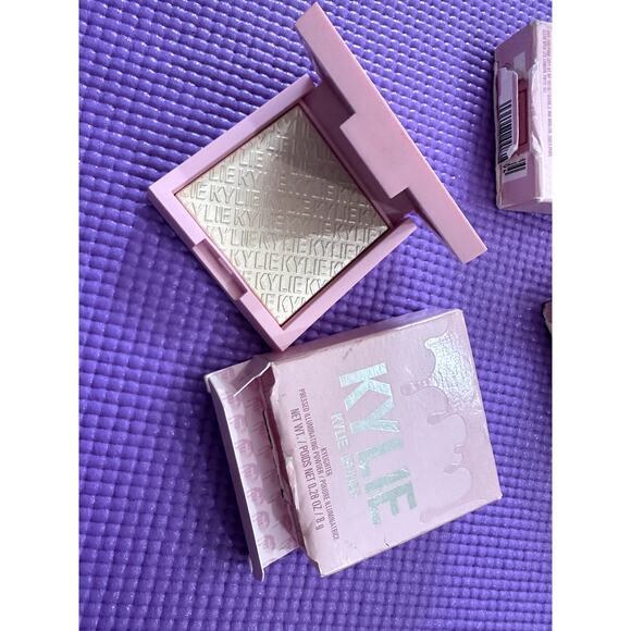 Kylie Jenner Bundle 2 Kylighter Pressed Illuminating Powder & 1 Blush Powder NEW - Picture 5 of 7